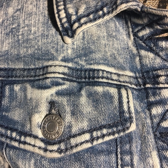 One of a kind golden wings on jean jacket - Picture 8 of 8